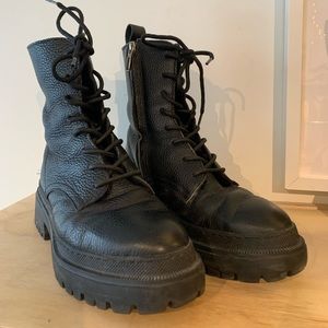 Maguire boots in black and zipp